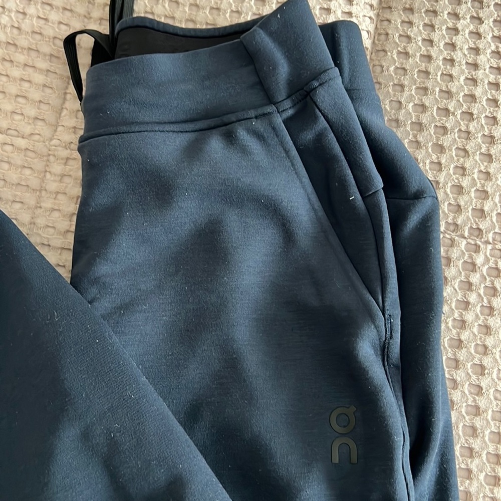 On Running women’s sweats.